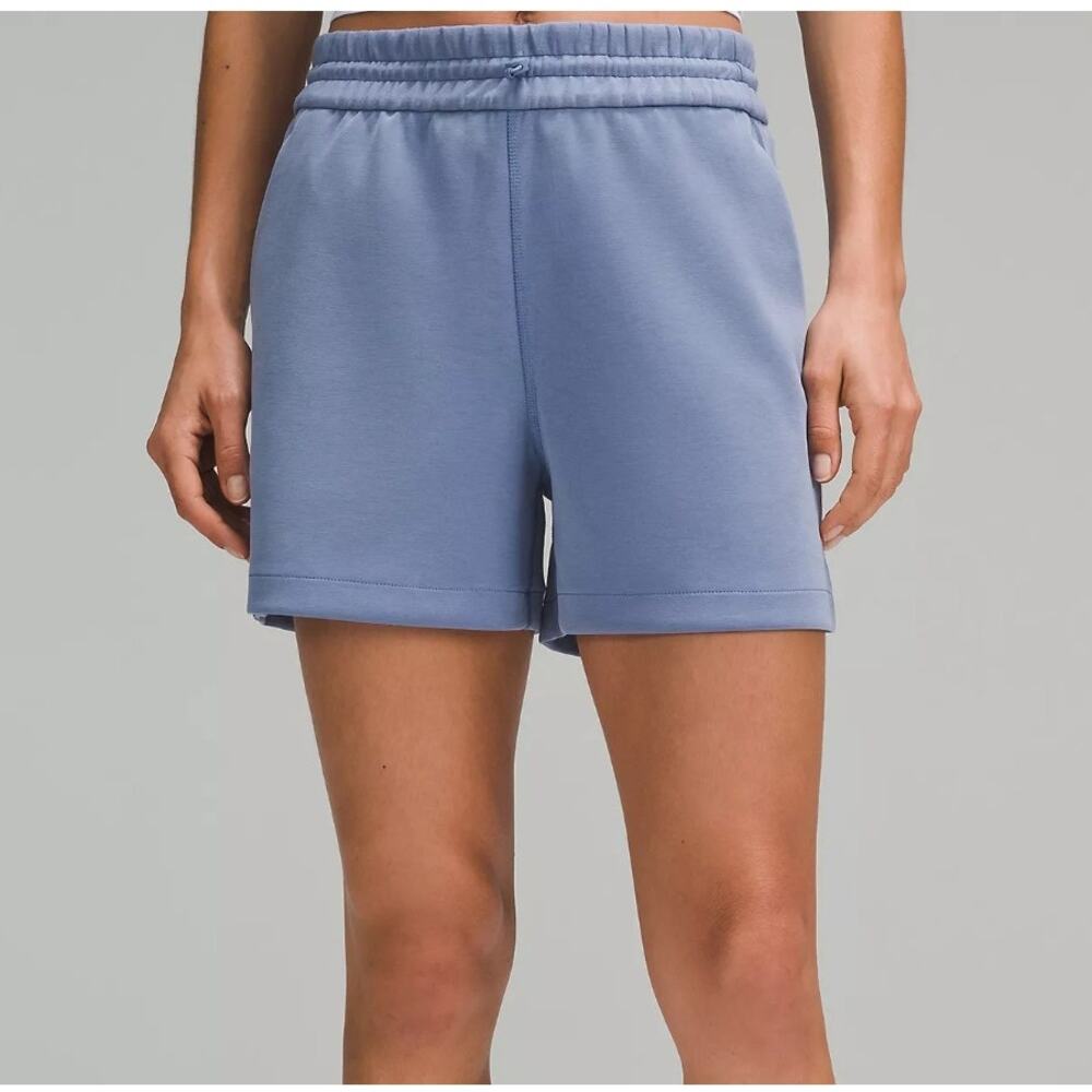 Lululemon Women's Softstreme High-Rise Short 4" Oasis Blue size 4 EUC